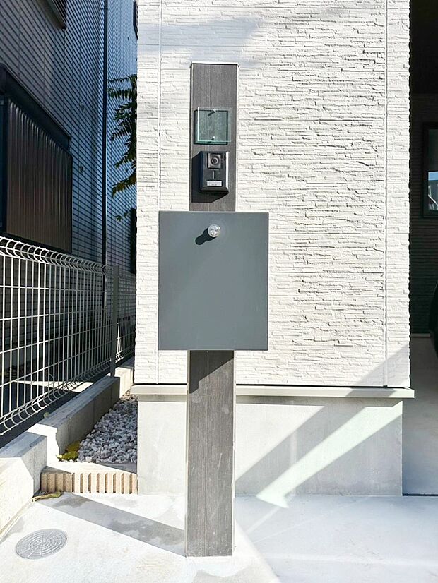 【その他現地】表札・インターホン・ポストをひとつに集約