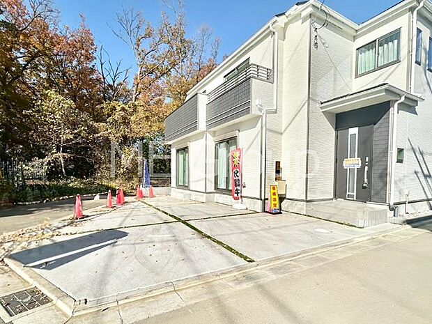 【現地外観写真】洗練された外観、上質な住空間が広がる室内は永く安心して過ごせる住居です。 