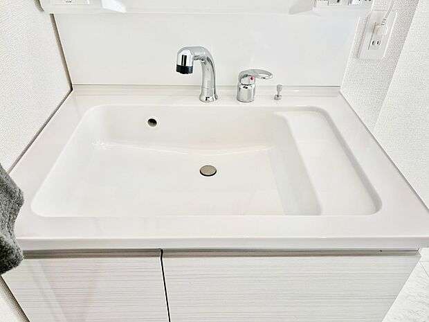 【その他設備(ハンドシャワー水栓)】ハンドシャワー付き!使いやすい洗面台。