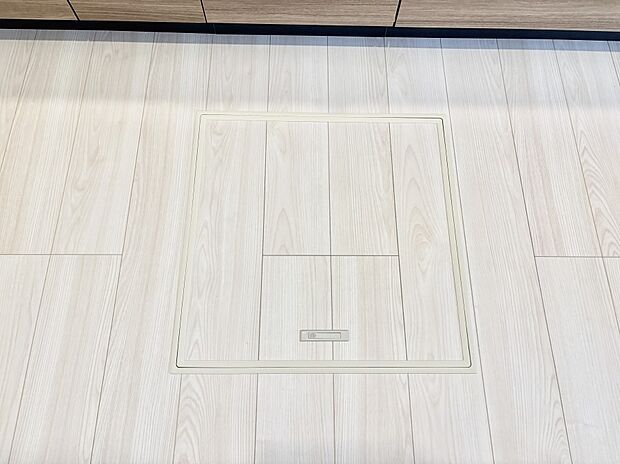 【その他設備(床下収納)】床下収納付き！日用品・非常用品の収納にも大活躍。