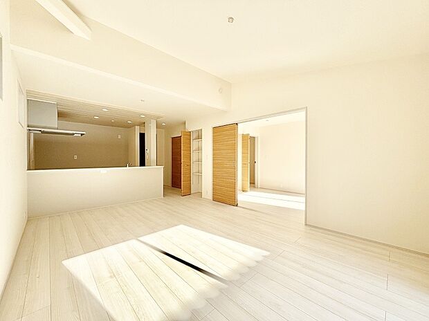 【ダイニング】シンプルなデザインなのでインテリアを考えるのも楽しみですね!