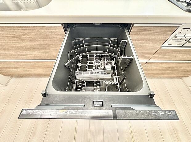 【その他設備(食洗機)】面倒なお片づけは食洗機にお任せ!家事の負担が減って、時間にも気持ちにもゆとりができます。