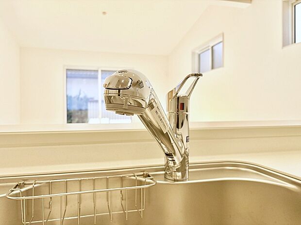 【その他設備(蛇口一体型浄水器)】浄水器一体型のキッチンで洗い物用・料理用と切り替え簡単!