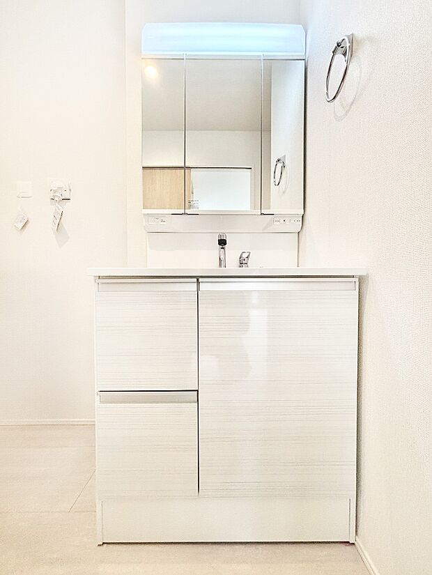【洗面台・洗面所】収納力と機能性に優れたお手入れラクラク洗面化粧台!