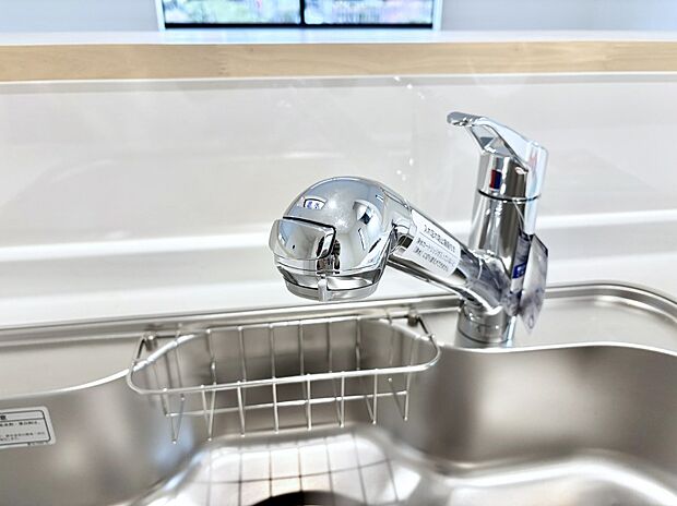 【その他設備(浄水器)】いつでも清潔なおいしいお水を。一つの水栓で水道水と浄水を使い分け。