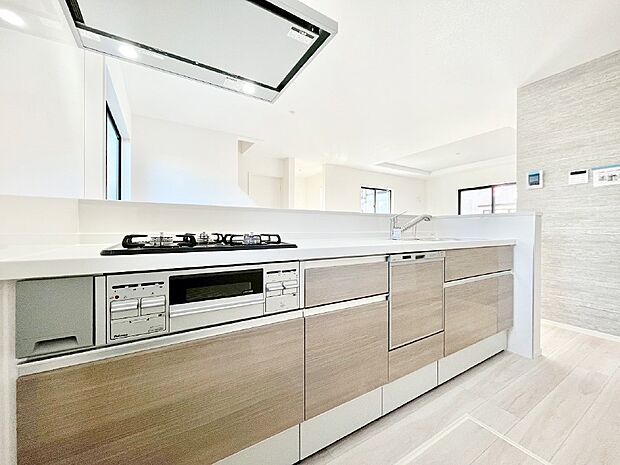 【ダイニングキッチン】カウンター越しにお話しをしながら毎日のお料理をもっと楽しく