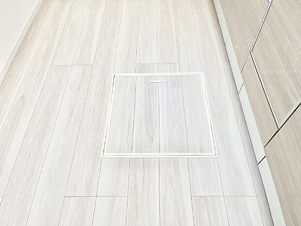 【その他設備(床下収納)】床下収納付き!日用品・非常用品の収納にも大活躍。