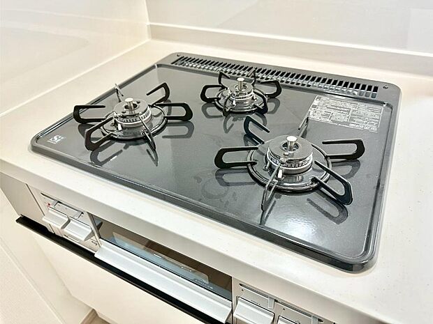 【その他設備(Siセンサーコンロ)】ガスコンロはSiセンサー搭載。火力調節や焦げ付き・消し忘れも防いでくれます。