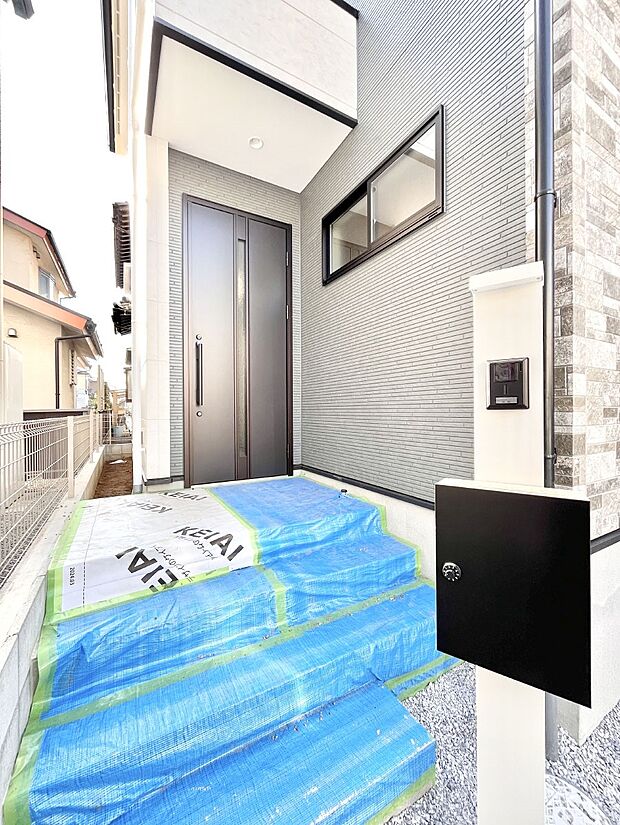 【玄関】大切な家族、来客を出迎える玄関。