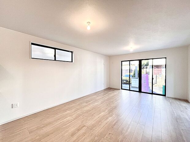 【リビングダイニング】落ち着いた雰囲気のLDKは家族みんなの快適空間