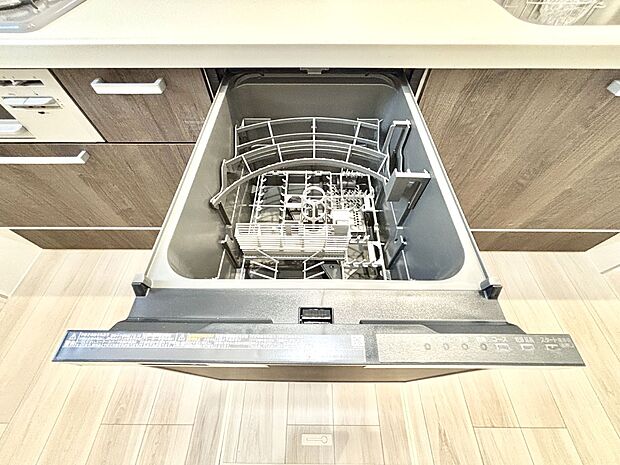 【その他設備(食洗機)】面倒なお片づけは食洗機にお任せ！家事の負担が減って、時間にも気持ちにもゆとりができます。