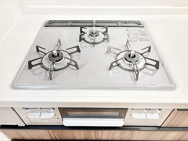 【その他設備(Siセンサーコンロ)】ガスコンロはSiセンサー搭載。火力調節や焦げ付き・消し忘れも防いでくれます。