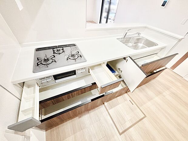 【その他設備(スライド収納)】使いやすさを優先したスライド式収納タイプ!