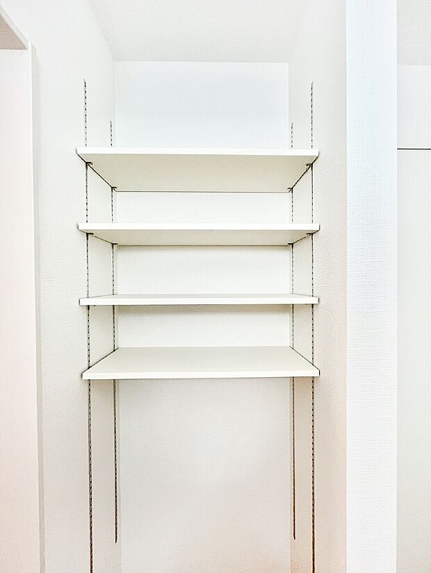 【その他設備(洗面室収納)】洗面室にも収納スペースがあって便利です!