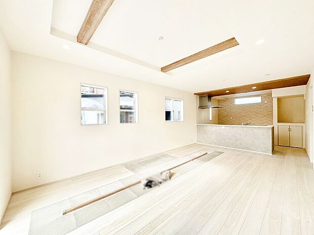 【ダイニング】ご家族の会話がはずむ、開放的なダイニング