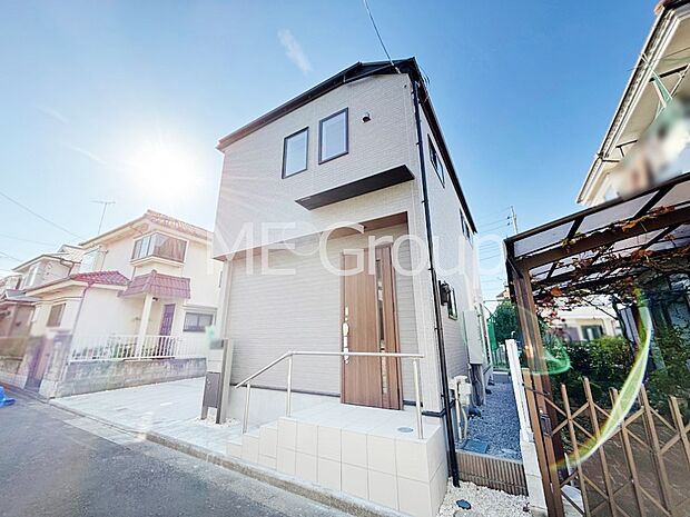 【現地外観写真】たっぷりの陽光と心地よい風が舞い込む住まい