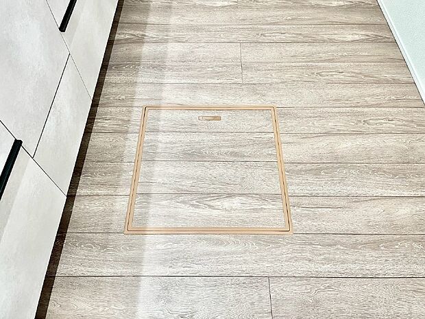 【その他設備(床下収納)】床下収納付き!日用品・非常用品の収納にも大活躍。