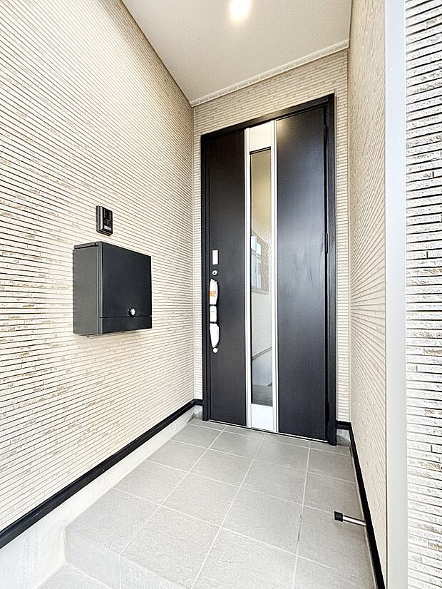 【玄関】大切な家族、来客を出迎える玄関。