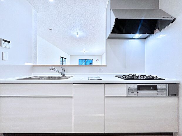 【キッチン】ゆとりあるキッチンではご家族と楽しくお料理ができます。