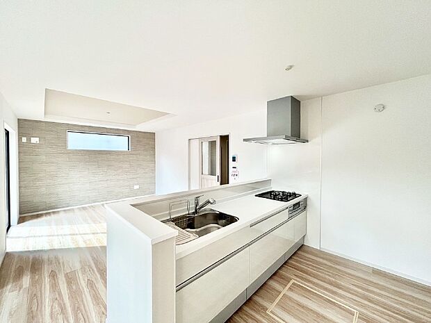 【ダイニングキッチン】料理をしながらご家族との会話を楽しめる対面カウンターキッチン