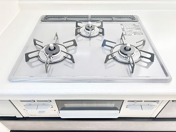 【その他設備(Siセンサーコンロ)】ガスコンロはSiセンサー搭載。火力調節や焦げ付き・消し忘れも防いでくれます。