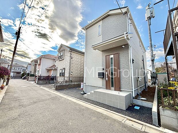 【前面道路含む現地写真】前面道路はきちんと整備されています