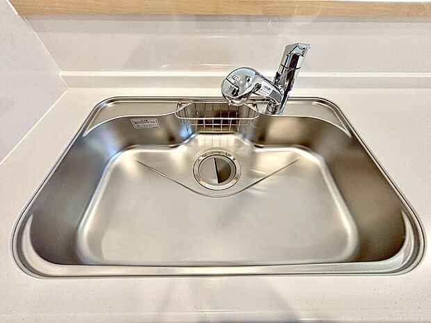 【その他設備(シンク)】広々としたシンクでお料理やお皿洗いもラクラク快適に!