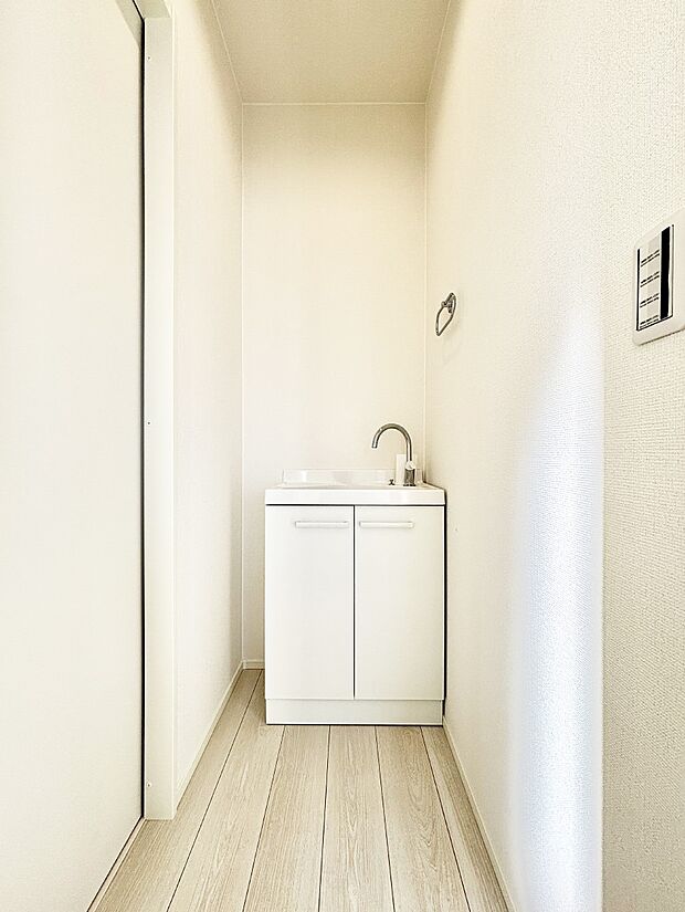 【その他設備(洗面台)】2階にセカンド洗面台を設けました