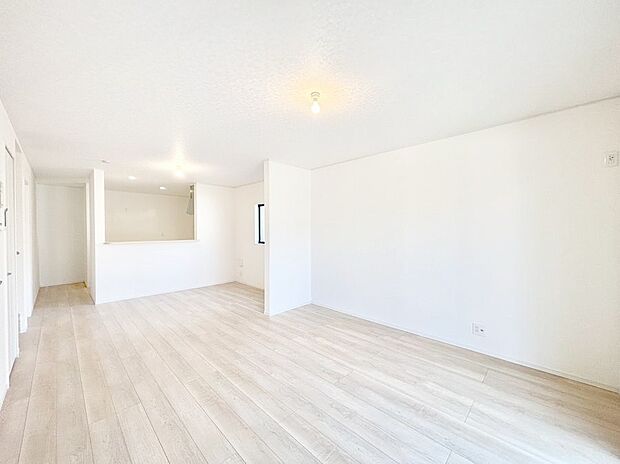 【ダイニング】ご家族が自然と集まり、賑やかな笑い声で包まれる憩いの空間になりそうですね!