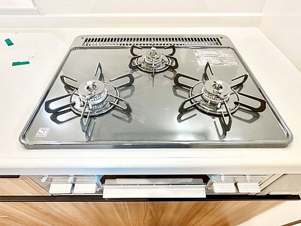 【その他設備(ガスコンロ)】三口ガスコンロでお料理が一気にはかどりそう  