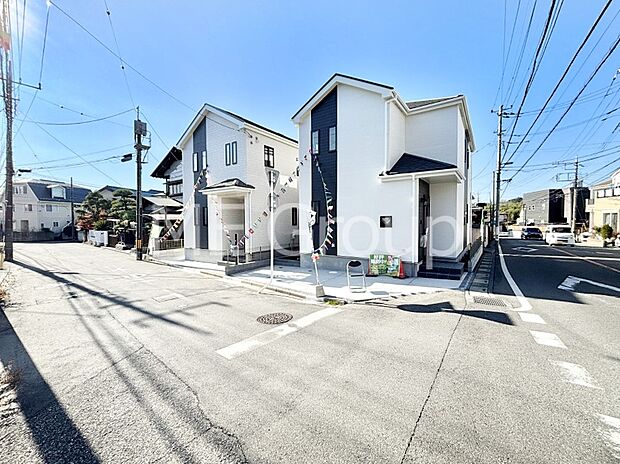 【前面道路含む現地写真】堂々完成!! ここから始まる新生活を応援いたします!