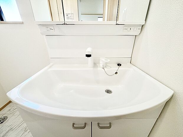 【その他設備(ハンドシャワー水栓)】ハンドシャワー付き!使いやすい洗面台。