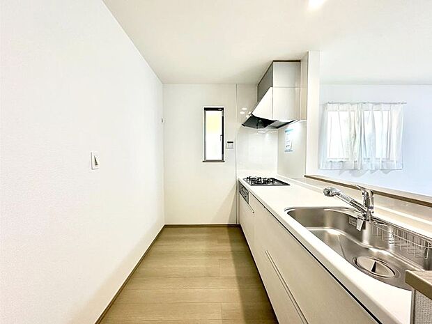 【キッチン】ゆとりあるキッチンではご家族と楽しくお料理ができます。