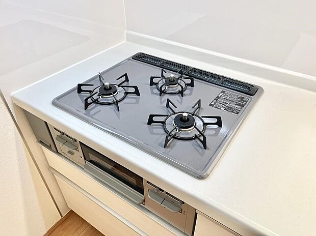 【その他設備(3口コンロ)】三口ガスコンロでお料理が一気にはかどりそう