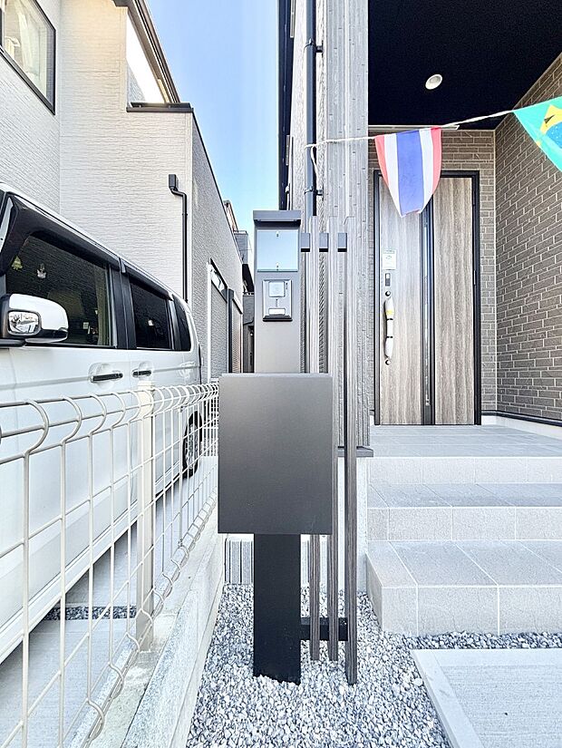 【その他現地】表札・インターホン・ポストをひとつに集約