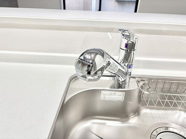 【その他設備(浄水器)】いつでも清潔なおいしいお水を。一つの水栓で水道水と浄水を使い分け。