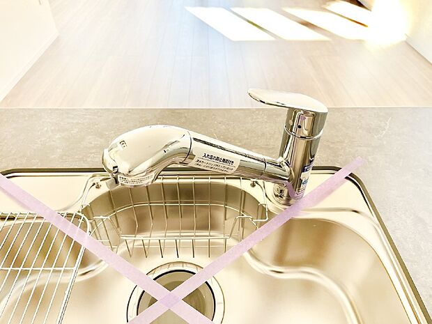 【その他設備(浄水器)】いつでも清潔なおいしいお水を。一つの水栓で水道水と浄水を使い分け。