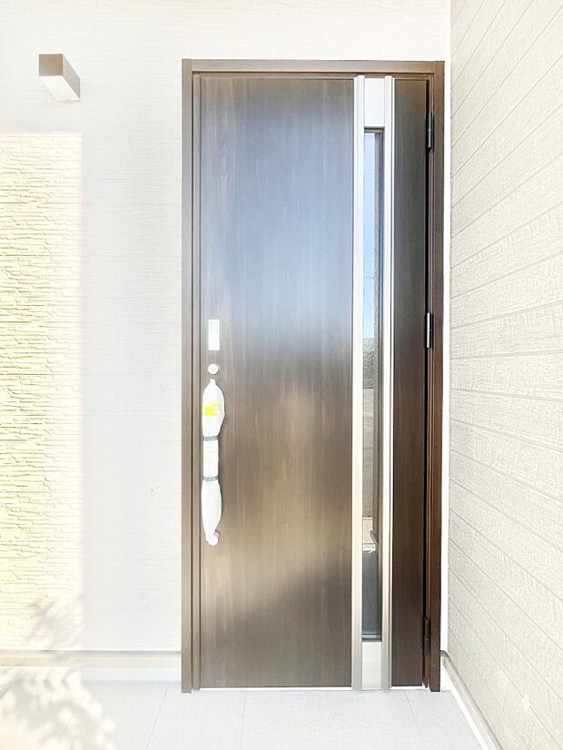 【玄関】大切な家族、来客を出迎える玄関。