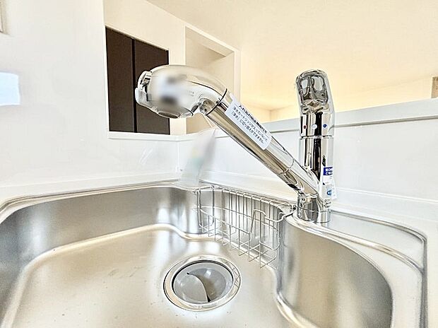 【その他設備(蛇口一体型浄水器)】浄水器一体型のキッチンで洗い物用・料理用と切り替え簡単！