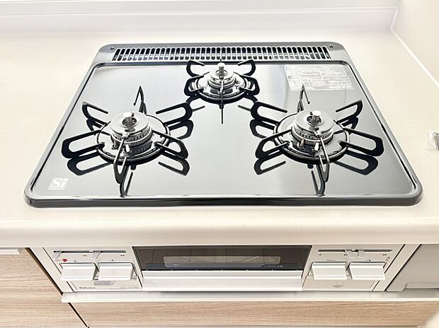 【その他設備(Ｓｉセンサーコンロ)】ガスコンロはＳｉセンサー搭載。火力調節や焦げ付き・消し忘れも防いでくれます。