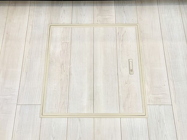 【その他設備(床下収納)】床下収納付き！日用品・非常用品の収納にも大活躍。