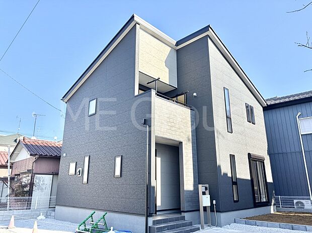 【現地外観写真】たっぷりの陽光と開放感に包まれる明るい住まい  