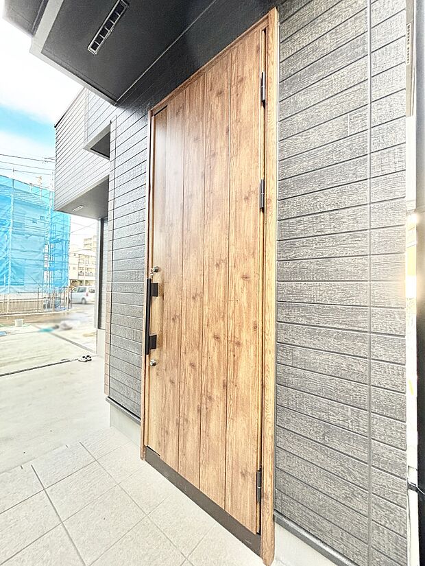 【玄関】大切な家族、来客を出迎える玄関。