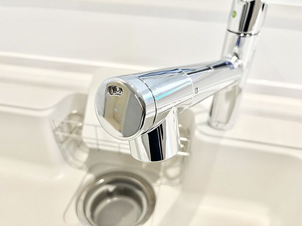 【その他設備(浄水器)】いつでも清潔なおいしいお水を。一つの水栓で水道水と浄水を使い分け。