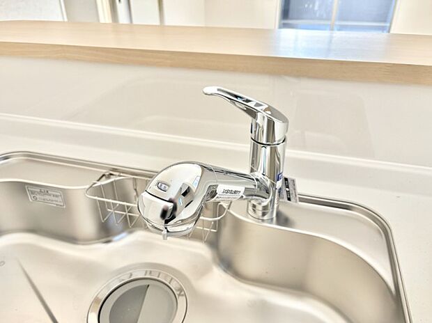 【その他設備(浄水器)】いつでも清潔なおいしいお水を。一つの水栓で水道水と浄水を使い分け。