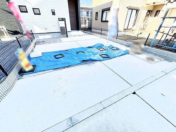 【駐車場】車の出し入れスムーズ！並列駐車2台分のカースペース付きです