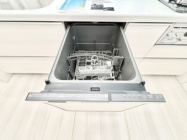 【その他設備(食洗機)】面倒なお片づけは食洗機にお任せ！家事の負担が減って、時間にも気持ちにもゆとりができます。