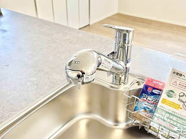 【その他設備(浄水器)】いつでも清潔なおいしいお水を。一つの水栓で水道水と浄水を使い分け。