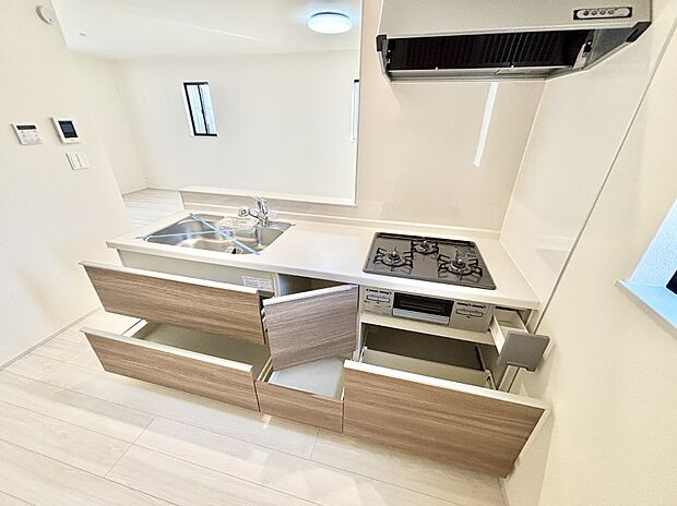 【その他設備(スライド収納)】使いやすさを優先したスライド式収納タイプ！