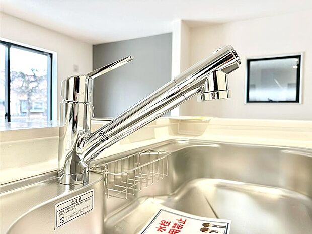 【その他設備(浄水器)】いつでも清潔なおいしいお水を。一つの水栓で水道水と浄水を使い分け。